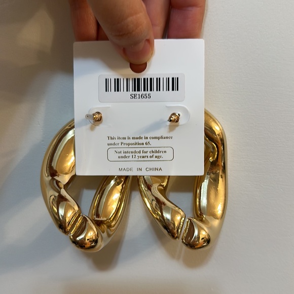 Gold statement earrings - Picture 2 of 2